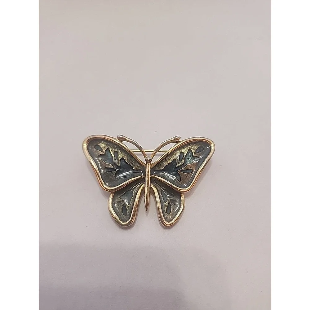 Anne Klein has Markers Mark Green Butterfly